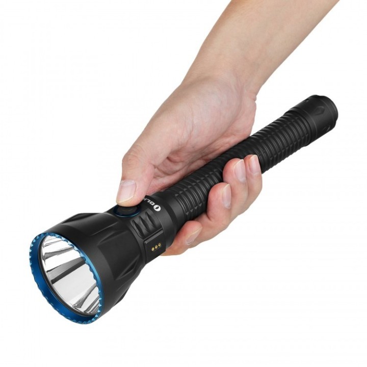 Olight Javelot Turbo 2 — dimensiune și comenzi în mână