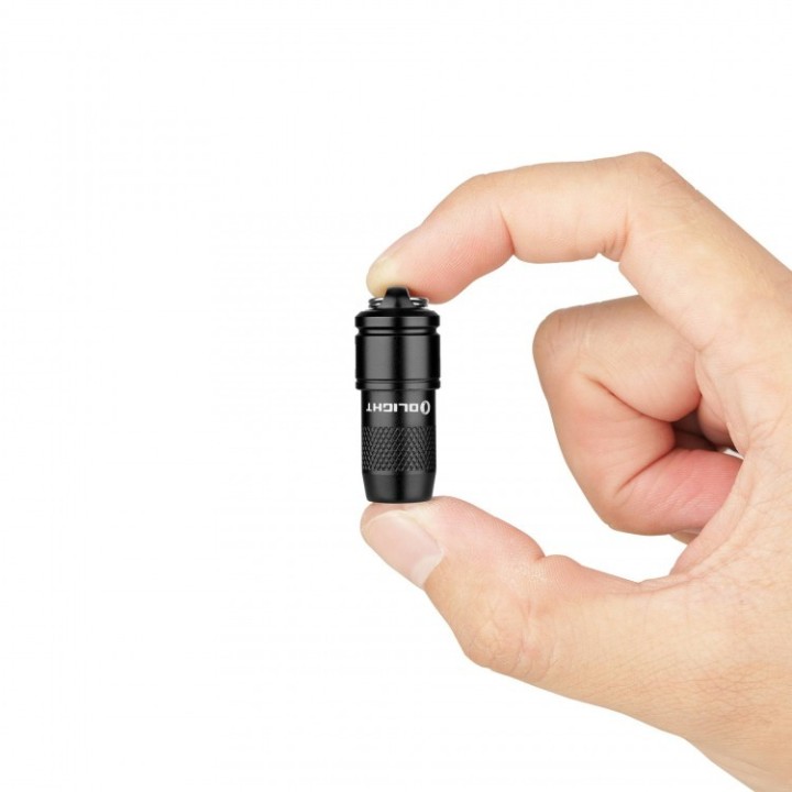 Lanternă breloc Olight iMini cu desprindere magnetică — dimensiune în mână
