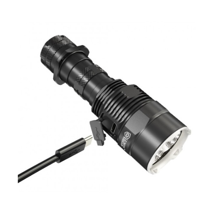 Nitecore TM9K Pro — lanternă USB-C, 9900 lm, 510 m — detaliu și utilizare