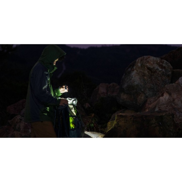 Olight Baton 4 Premium - Lanterna reincarcabila