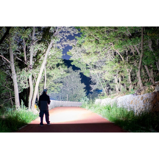 Olight Seeker 4 PRO - Lanterna puternica reincarcabila